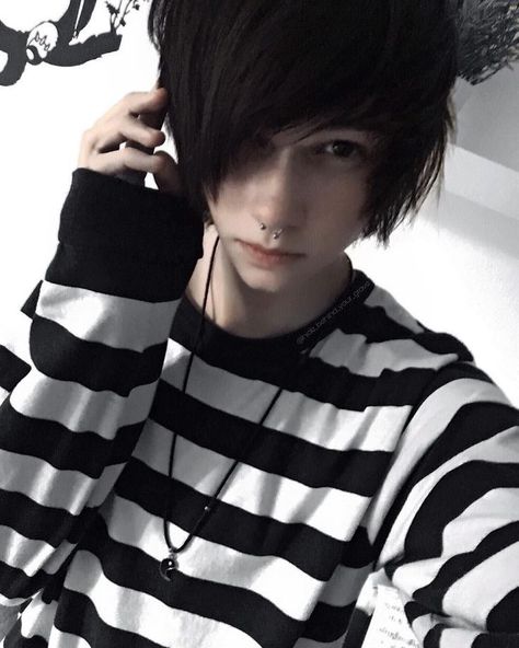 Emo Boy Outfits, Emo Hairstyles For Guys, Cute Emo Guys, Emo People, Scene Goth, Scene Boys, Emo Kid, Emo Hair