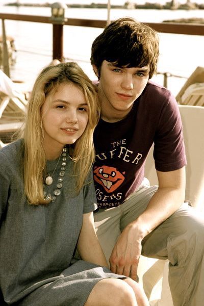 Tony Skins, Skins Generation 1, Cassie Ainsworth, Cassie Skins, Skin Aesthetics, Skins Uk, Nicholas Hoult, Tv Couples, Aerobic Exercise