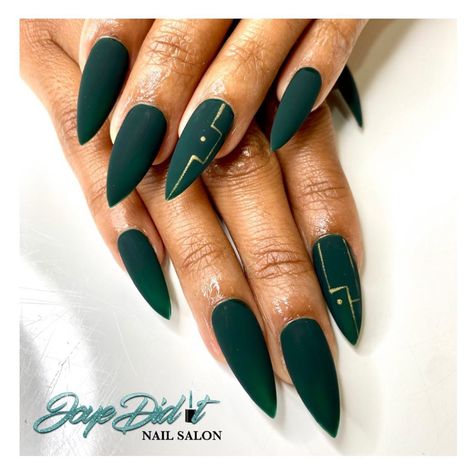 Matte Emerald Green Nails, Dark Green Matte Nails, Matt Green Nails, Matte Green Nails Design, Green Matte Nails Design, Evergreen Nails, Green Matte Nails, Hunter Green Nails, Nude Matte Nails