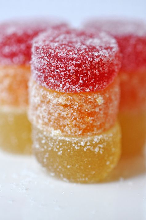 Fruit Jelly Candy Recipe, Jelly Candy Recipe, Gummies Recipe, Homemade Jelly, Homemade Sweets, Candy Recipes Homemade, Fruit Jelly, Homemade Candies, Gummy Bears