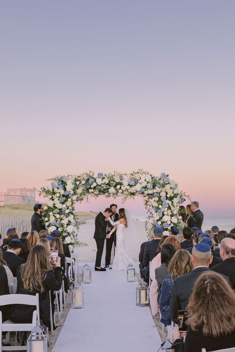 A Sentimental Sunset Beach Wedding in the Hamptons Beach Wedding Chuppah, Daytona Beach Wedding, Minimalist Reception, Sunset Beach Wedding, Sunset Beach Weddings, Wedding Chuppah, Jasmine Vine, Beach Wedding Ceremony, Summer Beach House