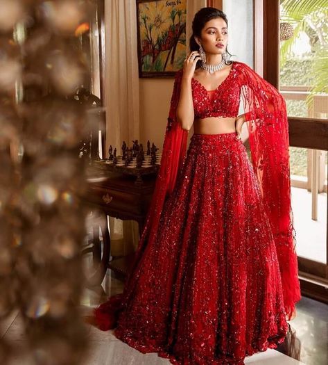 Pretty Lehenga Blouse Designs To Jazz Up Your Bridal Look Red Lehenga Choli, Red Bridal Dress, Anarkali Dresses, Wedding Lehenga Designs, Bridal Lehenga Collection, Lehenga Blouse Designs, Designer Bridal Lehenga, Indian Bridal Lehenga, Bridal Lehenga Red