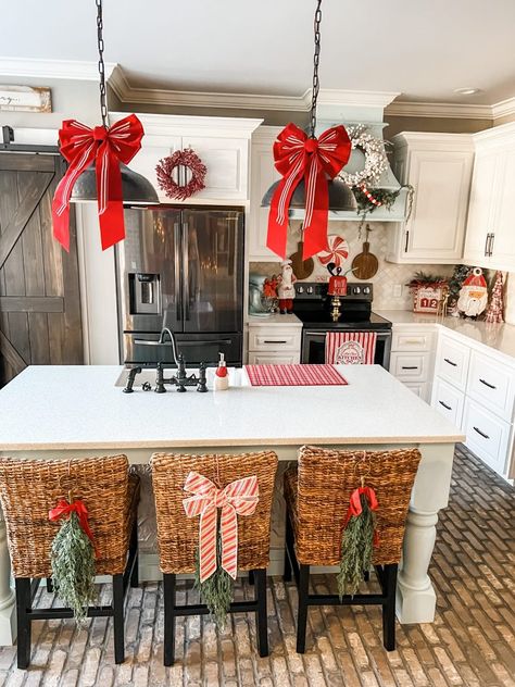 how to decorate a kitchen for christmas - Re-Fabbed Decorating Above Kitchen Cabinets Ideas, Christmas Kitchen Decor Ideas, Decorating Above Kitchen Cabinets, Above Kitchen Cabinets, Cozy Christmas Decor, Kitchen Cabinets Decor, Christmas Kitchen Decor, Kitchen Home Decor, Homemade Holiday