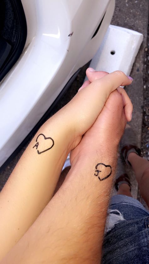 Henna Tattoo Designs For Couples, Maching Tattoos Henna, Henna Couple Tattoo, Henna Tattoo Easy Simple, Hanna Art Henna Tattoos, Matching Henna Tattoos Couple Tat, Henna Cute Simple, Cute Easy Henna Designs Simple, Hannah Ideas Easy