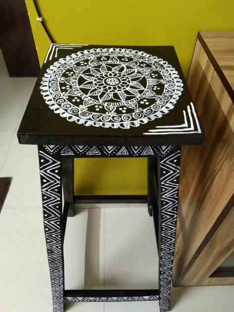 It's wood stool, which I coloured with oil paint and acrylic paint.. Wooden Stool Paint Ideas, Metal Stool Makeover, Stool Ideas, Diy Table Legs, Stool Makeover, Worli Painting, Furniture Painting Tips, Painted Stools, Indian Room Decor