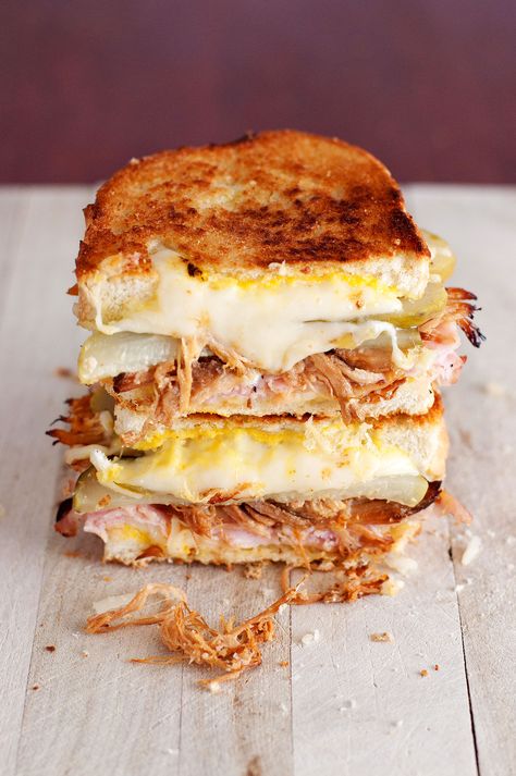 The Cuban Grilled Cheese | bsinthekitchen.com #grilledcheese #sandwich #bsinthekitchen Grilled Sandwiches, Grilled Cheese Recipes, Grilled Sandwich, Burgers Sandwiches, Cuban Recipes, Think Food, Cheese Sandwich, Grilled Cheese Sandwich, Chapati