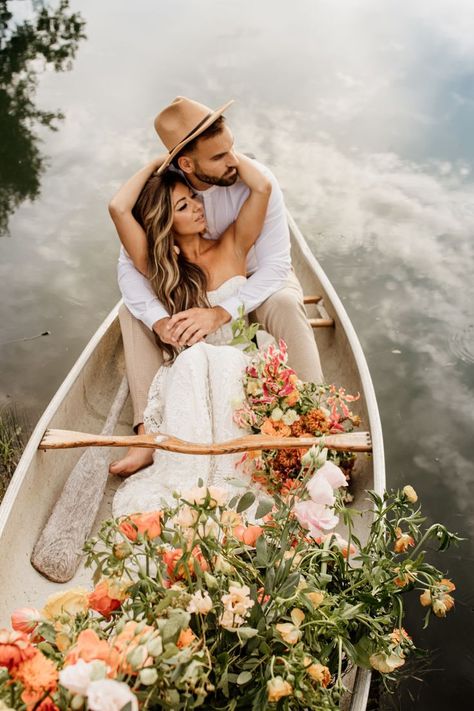 Floral Canoe Photoshoot, Canoe Wedding Photos, Canoe Elopement, Canoe Photoshoot, Unique Pre Wedding Shoot Ideas, Wedding Canoe, Catskills Mountains, Canoe Pictures, Canoe Wedding