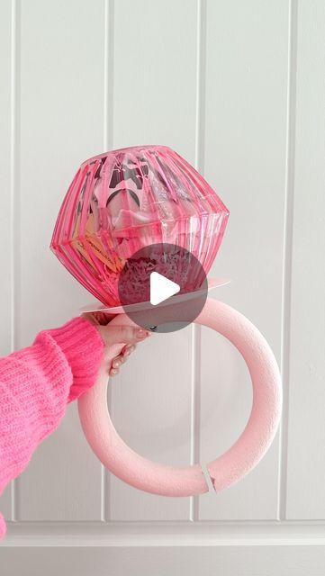 Aurelie Erikson on Instagram: "DIY Dollar Tree Ring Pop 🍭💍 Nothing says Be My Valentine like a GIANT Ring Pop! 💕🍬 Dollar Tree shopping list 🛍️ * 2 plastic bowls * 1 plastic plate (comes in a package of 5) * 1 styrofoam hoop * Acrylic paint * Hot glue * Packaging tape Adorable bookmark @theglittermark 💘 Share & Tag a friend who loves a easy DIY 🫶🏼 . . . . . . . . . #dollartreediy #dollartreecrafts #valentinecrafts #valentinegift #kidsgifts #kidscrafts #diycraft #diyitsvalentines #craftygirl #amazonfinds #amazonfashion #imadethis #girlyaesthetic #diyringpop #ringpop #diyvalentine #diyhomedecor #pinkobsessed" Dollar Tree Diy Bridal Shower Decor, Ring Gift Ideas Packaging, Dollar Tree Ring Pop Diy, Diy Giant Ring Pop, Ring Pop Diy, Engagement Gifts Diy, Ring Pop Gift, Giant Ring Pop, Aurelie Erikson