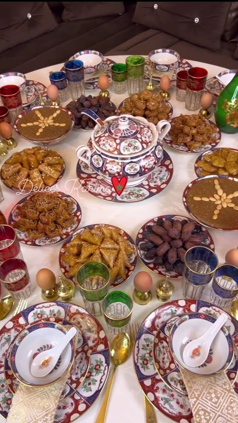 Ramadan Table, Moroccan Aesthetic, Moroccan Cooking, Moroccan Dishes, Sweet Mint, Meat And Vegetables, Preserved Lemons, Moroccan Culture, Moroccan Food