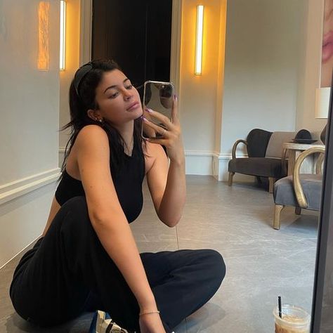 Kylie 🤍 (@kyliejenner) • Instagram-Fotos und -Videos Kylie Jenner Insta, Kylie Jenner Mirror, Capcut Templates, Stile Kylie Jenner, Kylie Jenner Gif, Kylie Jenner Selfies, Kylie Jenner Hair, Kylie Jenner Photos, Kylie Baby