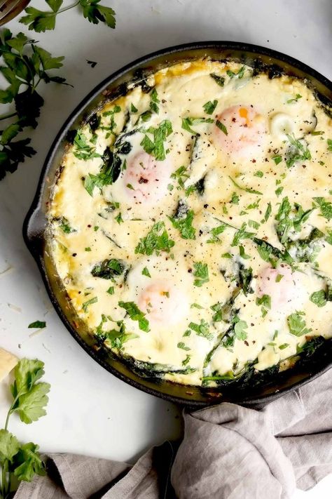 Baked Eggs Florentine, Eggs Florentine Casserole, Breadless Dinner Recipes, Baked Eggs Napoleon, Eggs In Cream, Brunch Eggs Ideas, Baked Egg Dish, Italian Breakfast Ideas, Egg Dishes For Brunch