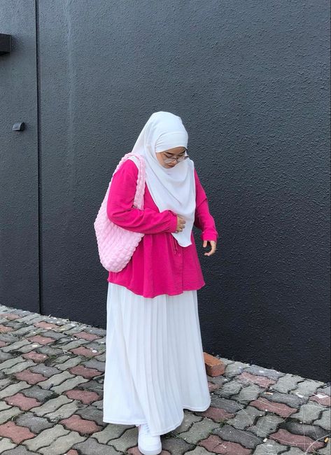 Curvy Hijab Outfit, Plus Size Hijabi Outfits, Ootd Gemuk, Hijabi Barbie, Ootd Ngampus, Uni Fashion, Barbie Inspired, Tutorial Hijab, Casual Hijab