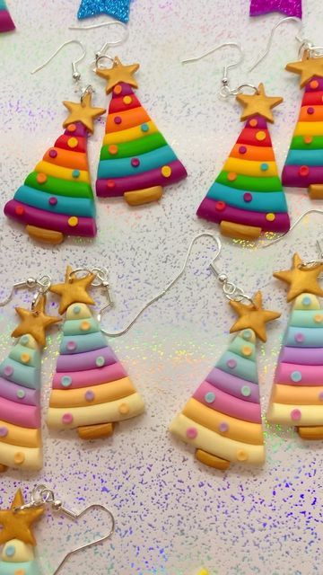 Diy Rainbow Christmas Ornaments, Diy Rainbow Ornament, Christmas Tree Polymer Clay Earrings, Christmas Diy Jewelry, Polymer Clay Christmas Tree Earrings, Christmas Tree Clay Earrings, Christmas Clay Earrings Diy, Polymer Clay Ornaments Diy, How To Make Clay Earrings