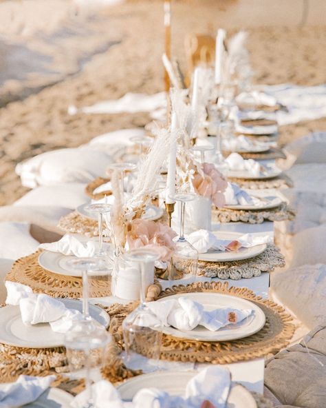 Beach Picnic Bridal Shower Ideas, Bridal Shower On The Beach, Boho Beach Bachelorette Party, Beach Bachelorette Picnic, Boho Beach Bridal Shower Ideas, Boho Beach Dinner Setup, Beach Dinner, Beach Bridal Showers, Beach Events