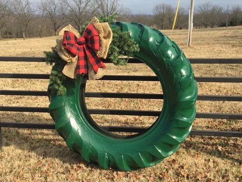 Tractor Tyre Christmas Wreath, Tractor Tire Wreath, Tire Christmas Decorations, Tractor Tire Ideas, Farm Christmas Decorations, Tire Wreath, Tire Decor, Tire Ideas, Tire Projects