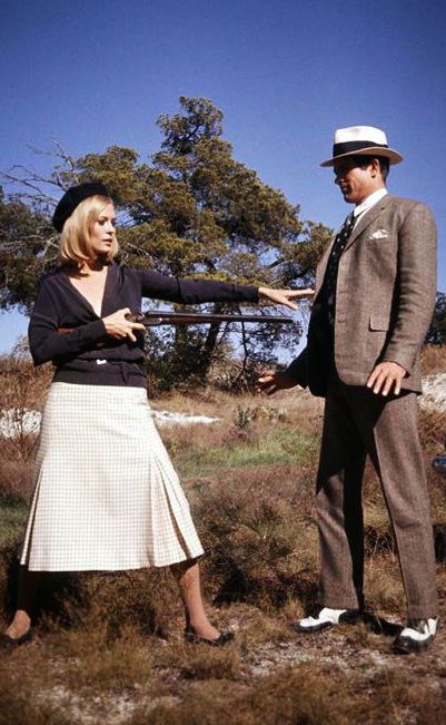 Bonnie & Clyde (1967). Costume Designer: Theadora Van Runkle Bonnie And Clyde Movie, Bonnie And Clyde Costume, Bonnie And Clyde Halloween, Bonnie And Clyde 1967, Bonnie And Clyde Halloween Costume, Halloween Costumes Diy Couples, Bonnie Parker, Gena Rowlands, Bonnie And Clyde