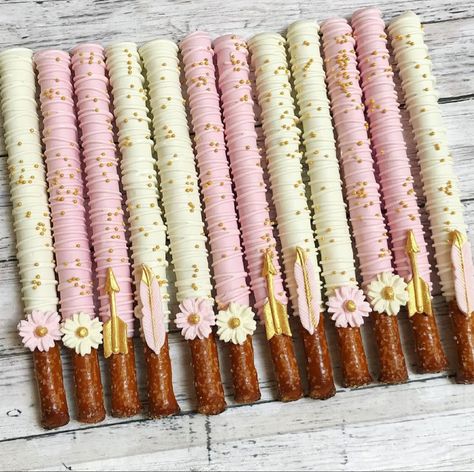 Garden Theme Chocolate Covered Pretzels, Pretzel Candy, Bridal Shower Board, Bee Baby Shower Ideas, Dipped Pretzel Rods, Easy Snack Ideas, Chocolate Covered Treats, Covered Pretzels, Pretzel Rods