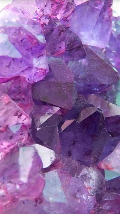 Purple Quartz Wallpaper, Light Purple Wallpaper, Crystal Background, Diamond Background, Backgrounds Iphone, Purple Vibe, Crystal Aesthetic, Purple Quartz, Purple Diamond