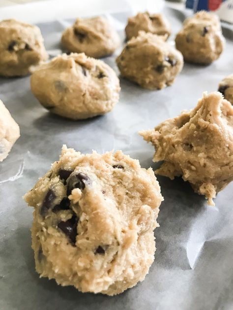 Joanna Gaines's Silo Cookies Are Basically a Melting Pot of All Your Favorite Ingredients Silo Cookies, Magnolia Recipes, Joanna Gaines Recipes, Giant Cookies, Silos Baking Co, Large Cookies, Oatmeal Chocolate Chip Cookie Recipe, Peanut Butter Crunch, Monster Cookie