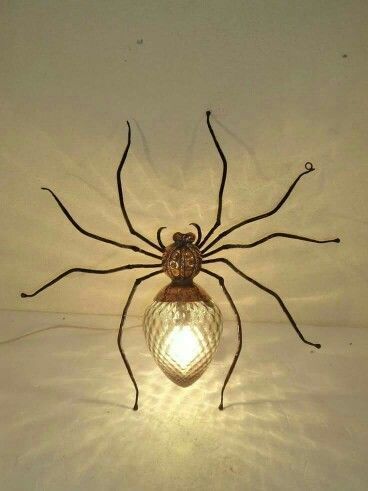 Spider light Spider Wall, Spider Light, Diy Lampe, Brass Wall Light, Gothic Decor, Creative Lighting, Gothic House, Cool Lighting, Lampshades