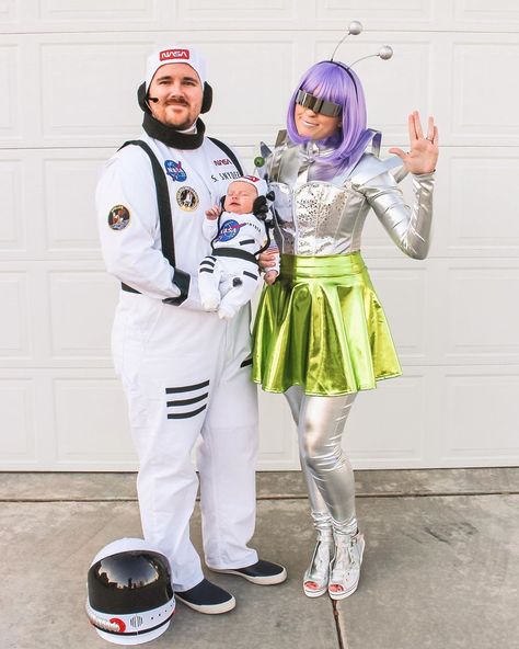 Women’s Space Costume, Martian And Astronaut Costume, Alien Family Costume Ideas, Man Alien Costume, Martian Halloween Costume, Mom Alien Costume, Outer Space Party Outfit, Outer Space Halloween Costumes, Outer Space Family Costume