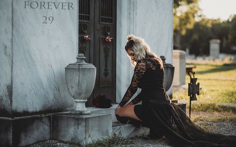 Grave Yard Photoshoot, Decade Photoshoot, Cemetery Photoshoot Ideas, Rip To My 20s Photoshoot, Cemetery Shoot, 30th Photoshoot, 30th Birthday Photoshoot, Mom Photo Shoots, Breakup Party