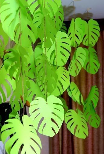 Diy Jungle Decorations, Jungle Theme Party, Jungle Theme Birthday Party, Jungle Decorations, Deco Jungle, Hawaiian Party Decorations, Jungle Theme Birthday, Dinosaur Themed Birthday Party, Party Fotos