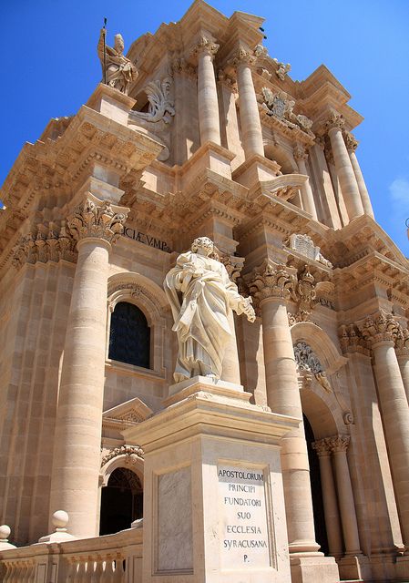 The Cathedral of Siracusa, Sicily, Italy.   Click on photo for home videos and more on Hotels, Restaurants and Things 2 Do. Sicily Architecture, Siracusa Sicily, Famous Castles, Sicily Italy, The Cathedral, Trieste, Place Of Worship, Beautiful Buildings, Places Around The World