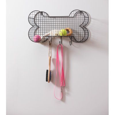 Dog Toys Storage, Dog Leash Holder Wall Mount, Puppy Home Ideas, Pet Home Decor, Dog Themed Decor, Cute Dog Room, Dog Station Ideas, Makeshift Mudroom, Dog Stuff Organization