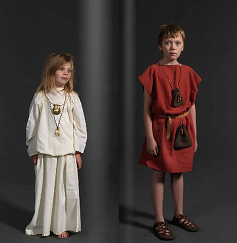 Roman child's Roman Clothing, Rome Costume, Roman Reenactment, Ancient Roman Clothing, Roman Dress, Roman Clothes, Roman Characters, Celtic Dress, Greek Men