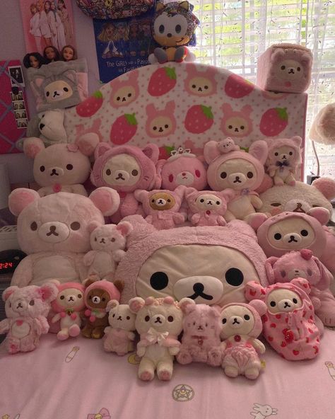 Pink Plushies, Rilakkuma Plushie, Plush Sanrio, Rooms Decoration, Kawaii Room Ideas, Rilakkuma Korilakkuma, Sanrio Aesthetic, Kawaii Core, Pink Aura