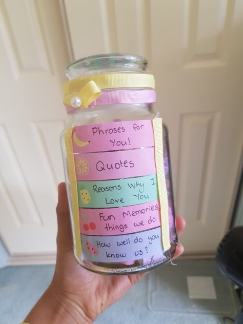 Notes In A Jar, Bd Gifts, Friend Painting Ideas, Affirmation Jar, Budget Birthday, Friend Painting, Presentation Ideas, Presents For Mum, Happy Birthday Quotes For Friends