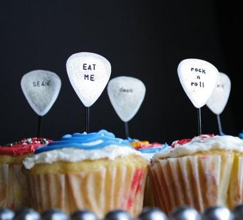 Edible Decorations and Ideas for Music Themed Party, Table Decoration with Creative Cupcakes Music Party Theme Decoration, Bug Wedding, Guitar Party, Music Birthday Party, Music Theme Birthday, Custom Cupcake Toppers, Edible Decorations, Music Themed Parties, Party Food Themes