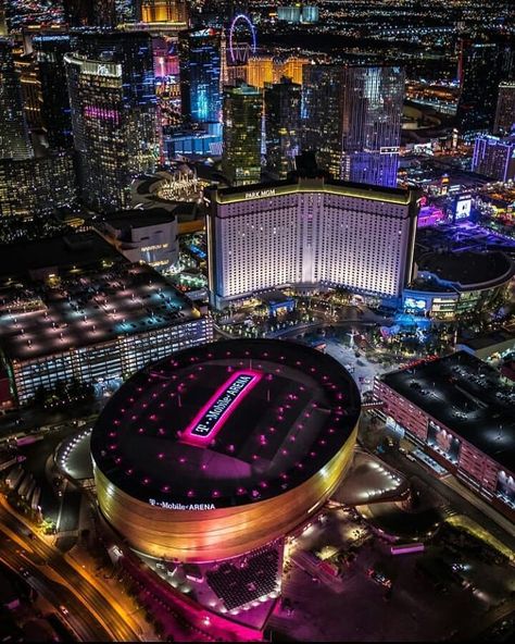 Vegas Strip Aesthetic, Vegas Scenery, Las Vegas Aesthetic Night, Las Vegas At Night Aesthetic, Las Vegas At Night Wallpaper, Dark Souls Wallpaper, Las Vegas Fashion, Atlantic City Casino, Las Vegas Outfit