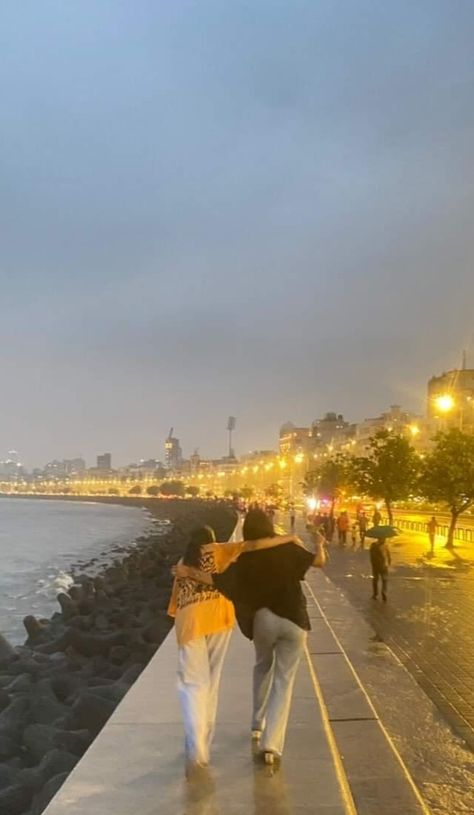 Mumbai Girl Aesthetic, Mumbai Instagram Stories, Mumbai Photoshoot, Mumbai Lifestyle, Mumbai Trip, Marine Drive Mumbai, Mumbai Photography, Mumbai Travel, Marine Drive