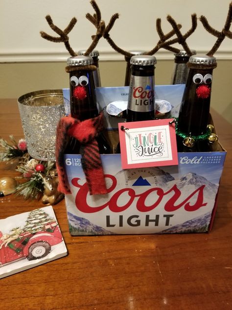 Xmas Beer Gift Ideas, Christmas Gifts For Coworkers Alcohol, Reindeer Beer Bottles, Beer Themed Christmas Tree, Alcohol Christmas Gift Ideas, Christmas Beer Gifts, Beer Christmas Tree, Beer Bottle Crafts Diy, Christmas Gift Jokes