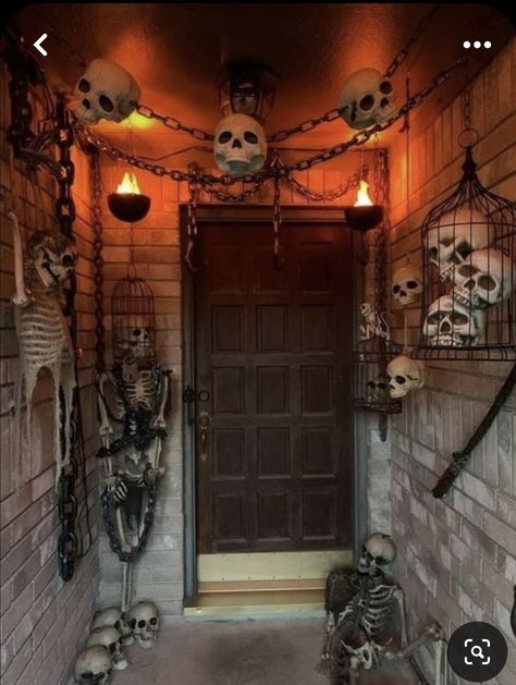 Porche Halloween, Easy Outdoor Halloween Decorations, Strašidelný Halloween, Halloween Decorations To Make, Scary Halloween Decorations Outdoor, Scary Halloween Decorations Diy, Halloween Diy Outdoor, Halloween Decor Diy, Halloween Outside