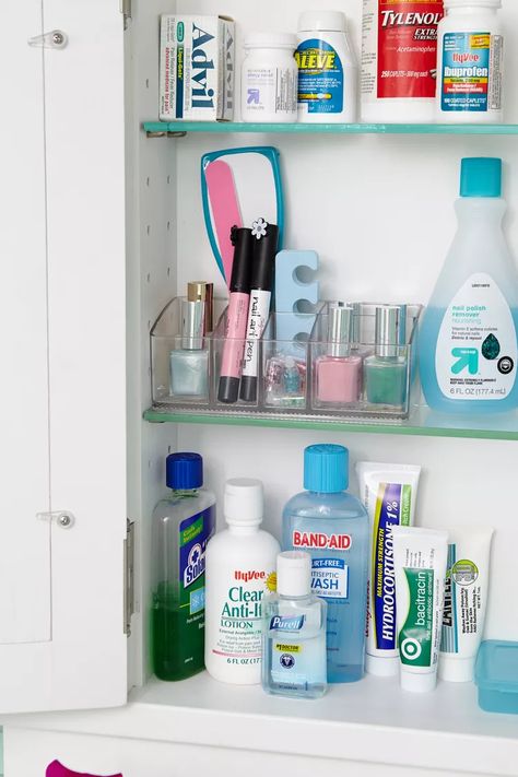 12 Medicine Cabinet Organization Ideas to Streamline Your Daily Routine Bathroom Medicine Cabinet Organization, Small Medicine Cabinet Organization, Medicine Cabinet Storage Ideas, Organize Medicine Cabinet, Medicine Cabinet Organization Ideas, Bathroom Refresh Ideas, Small Medicine Cabinet, Corner Medicine Cabinet, Cabinet Organization Bathroom