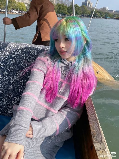 Vaporwave Hair, Pastel Blue And Pink Hair, Harajuku Hair Color, Harajuku Haircut, Harajuku Hair, Multicolor Hair, Hime Cut, Hairstyle Inspo, Dyed Hair Inspiration