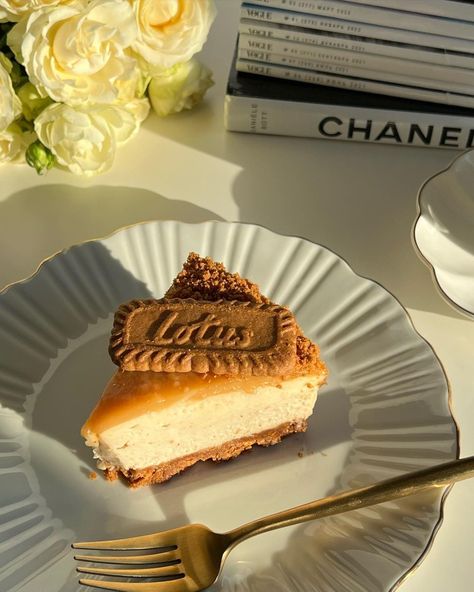 Cheesecake, food aesthetic photography, dessert, cakes Lotus Biscoff Cheesecake, Cheesecake Dip Recipe, No Bake Cheesecake Filling, Biscoff Cake, Biscoff Cheesecake, Lotus Biscoff, Easy Cheesecake Recipes, Cheesecake Desserts, Easy Cheesecake