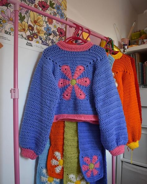 Realm Designs, Flower Jumper, Jumper Ideas, Crochet Jumper Pattern, 2023 Crochet, Crochet Stitches Guide, Baby Sweater Patterns, Chunky Jumper, Crochet Jumper