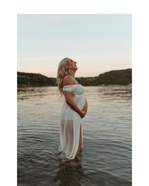 ✨ When your maternity session turns into the most epic sunset / moon rise masterpiece… I had the most wonderful evening with Nicole and Jeb celebrating the imminent arrival of their first child (not forgetting their super cute fur baby) - dancing in the beach and wading through the water, an easy dreamy pair to work with. September really came through with the goods - epic mornings sunrises, incredible moonscapes pink skies and fairly dry weather, we had it all! Looking forward to booki... Baby Dancing, Beach Maternity Photos, Pink Skies, Dancing Baby, In The Beach, Beach Maternity, Morning Sunrise, Moon Rise, Maternity Photos