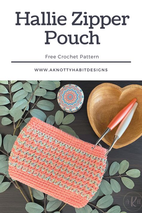 Super easy crochet zipper pouch! Zipper Pouch Free Pattern, Crochet Zipper Pouch, Pencil Pouch Pattern, Zipper Pouch Pattern, Crochet Zipper, Super Easy Crochet, Crochet Purse Pattern Free, Beginner Crochet Tutorial, Crochet Pouch