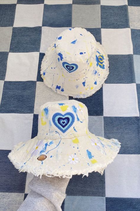 Bucket Hat Painting, Bucket Hat Ideas, Paint Denim, Hat Painting, Custom Bucket Hats, Paint Buckets, Splatter Paint, Hat Ideas, Painted Denim