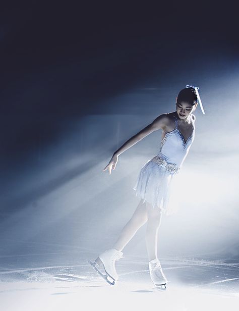 Ice Skater Photography, Skating Photography, Yuna Kim Aesthetic, Yuna Kim Skating, Figure Skating Photography, Ice Rink Aesthetic, Yuna Kim, Ice Skater, Ice Skater Aesthetic