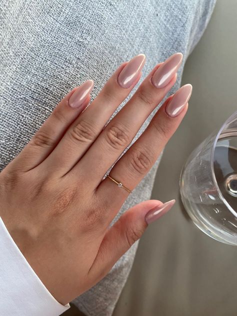 hailey bieber’s nails era Paznokcie Hailey Bieber, Hailey Bieber Wedding Nails, Hallie Biber Nails, Nails Inspiration Herbst, Hailee Bieber Nails, Bailey Bieber Nails, Hailey Baldwin Nails, Nails Inspo Ballerina, Basic Nails Short