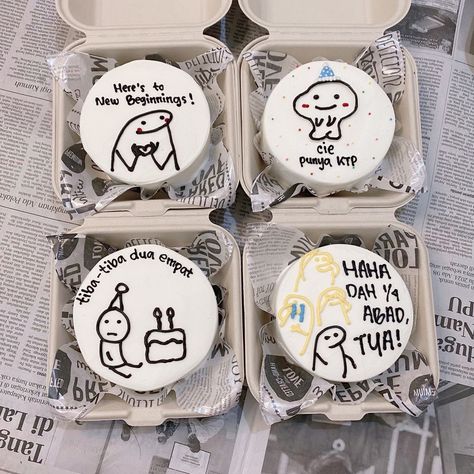 Cute Bento Birthday Cake, Cartoon Bday Cake, Cute Birthday Bento Cakes, Korean Bento Cake Design Birthday, Cute Bday Cakes For Boyfriend, Kue Korean Cake, Cake Korean Design, Korean Cake Design Birthdays, Aesthetic Bento Cake Birthday