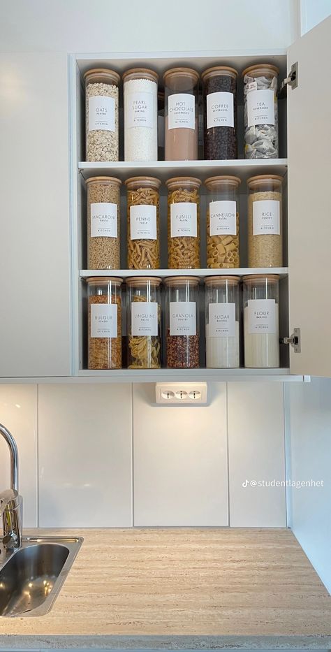 Pantry Organisation, Organized Pantry, Desain Pantry, House Organisation, Kitchen Organisation, Dream Apartment Decor, Future Apartment Decor, Kitchen Hacks Organization, Apartment Organization