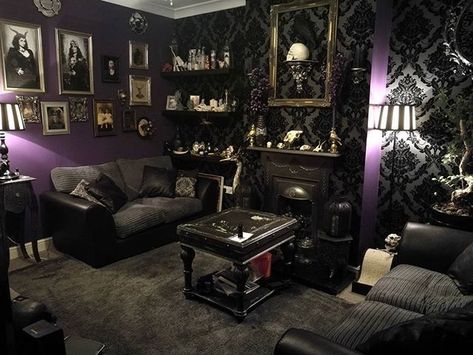 That wallpaper!! Goth Living Room Ideas, Gothic Living Rooms, Goth Living Room, Styl Goth, Gothic Living Room, Halloween Living Room, Purple Living Room, Goth Bedroom, Gothic Room