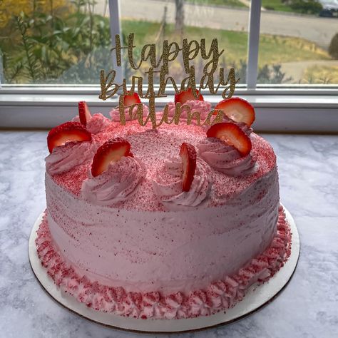 Cute Strawberry Birthday Cake, Strawberry Birthday Cake Design, Strawberry And Cream Birthday Cake, Pink Fruit Cake, Birthday Tres Leches Cake, Pink Tres Leches Cake, Birthday Cake With Strawberries On Top, Pink Cake With Strawberries, Tres Leches Cake Design